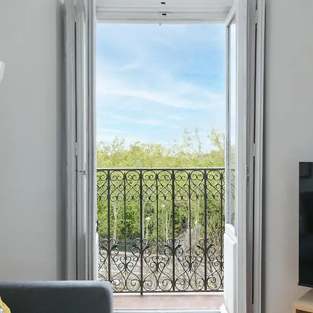 Piso Luminoso Con Balcones Frente Parque Retiro Apartamento