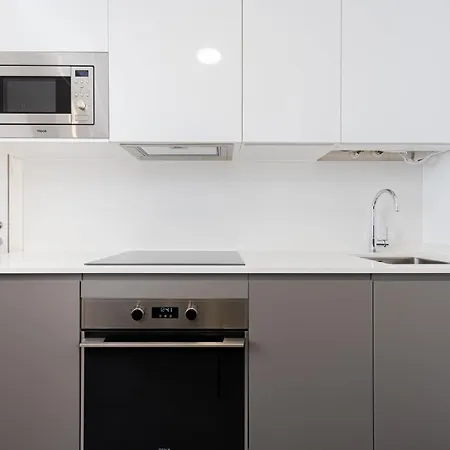 Apartment Unique And Sophisticated Design In Financial Centre