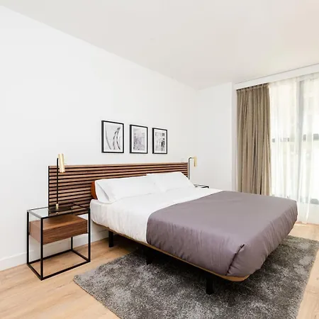 Apartment Unique And Sophisticated Design In Financial Centre