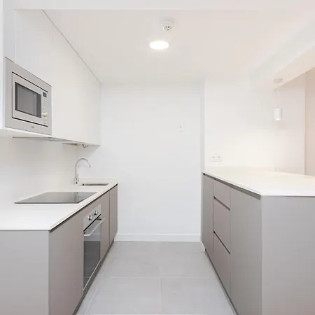 Unique And Sophisticated Design In Financial Centre Apartment