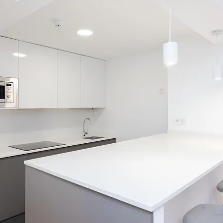 Apartment Unique And Sophisticated Design In Financial Centre *