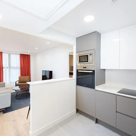 Unique And Sophisticated Design In Financial Centre Apartment *
