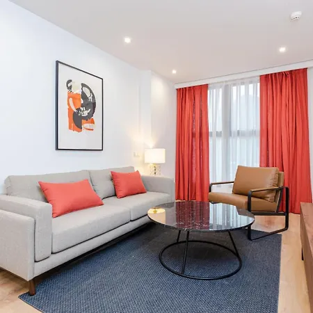 Unique And Sophisticated Design In Financial Centre Apartment *
