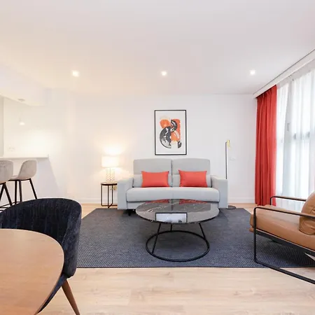 Apartment Unique And Sophisticated Design In Financial Centre