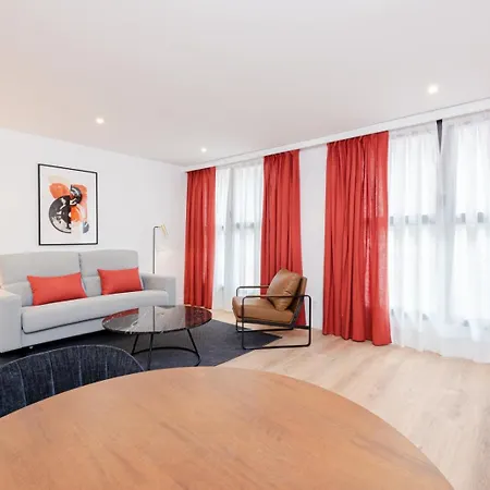 Unique And Sophisticated Design In Financial Centre Apartment *