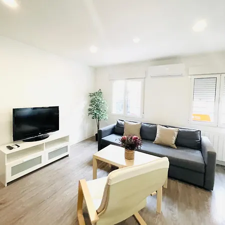 Apartment Dos Habs Urgel R3