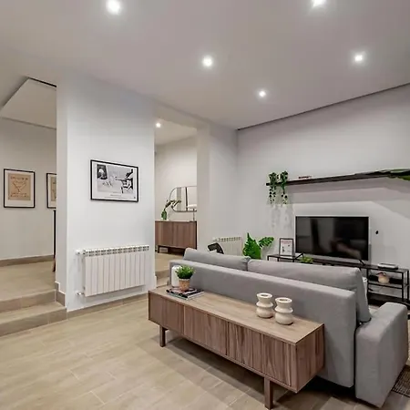 Stunning And Spacious Flat At Barrio De Letras * Madrid