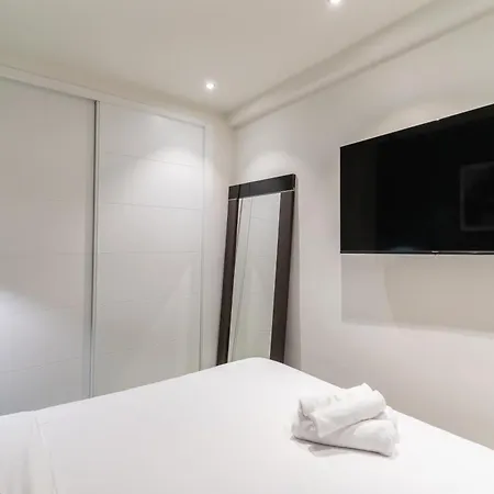Modern Apartment-2bedrooms 2baths-malasana *