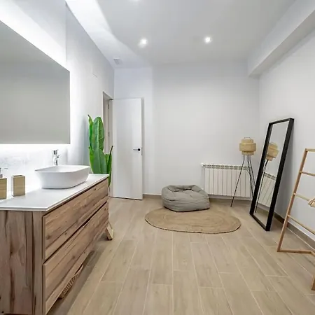 Apartment Stunning And Spacious Flat At Barrio De Letras Madrid