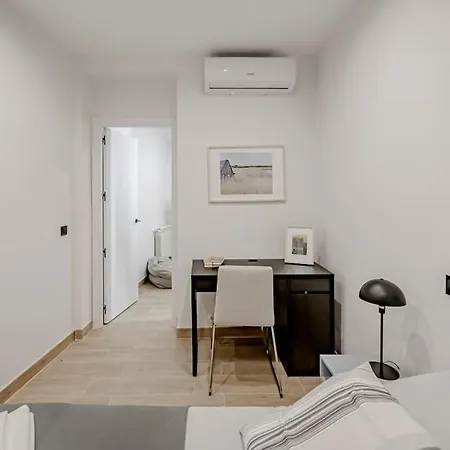 Stunning And Spacious Flat At Barrio De Letras Madrid