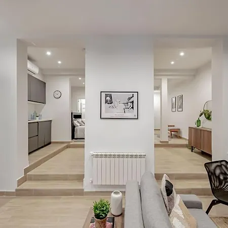 Apartment Stunning And Spacious Flat At Barrio De Letras