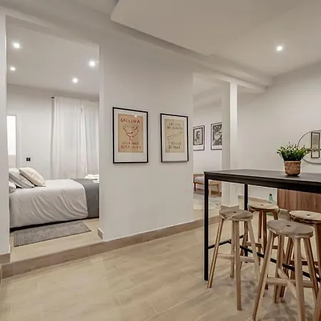 Apartment Stunning And Spacious Flat At Barrio De Letras Madrid