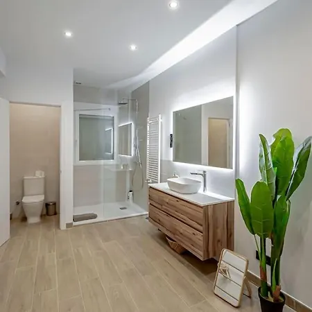Apartment Stunning And Spacious Flat At Barrio De Letras *