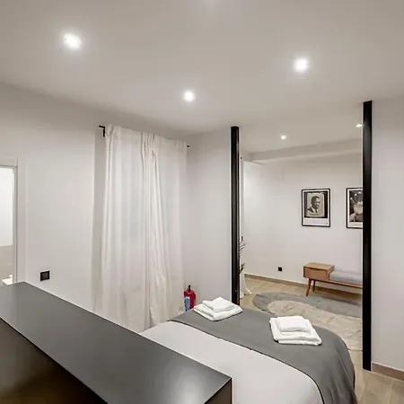 Stunning And Spacious Flat At Barrio De Letras * מדריד
