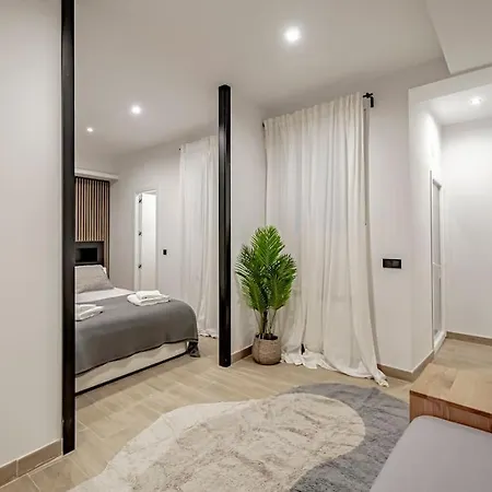 Stunning And Spacious Flat At Barrio De Letras *