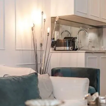Luxury For Two In Neptuno Madrid