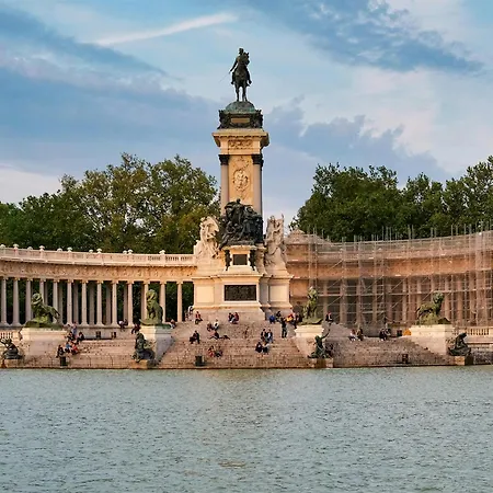 Apartment Luxury For Two In Neptuno Madrid