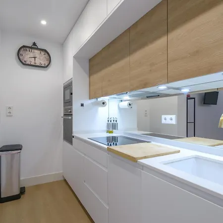 Gran Via New 2br 1bth Elevator *