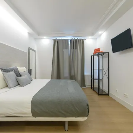 Apartment Gran Via New 2br 1bth Elevator