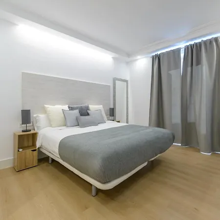 Gran Via New 2br 1bth Elevator * Madrid