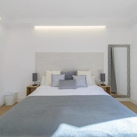 Gran Via New 2br 1bth Elevator Madrid