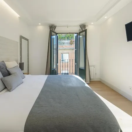 Gran Via New 2br 1bth Elevator