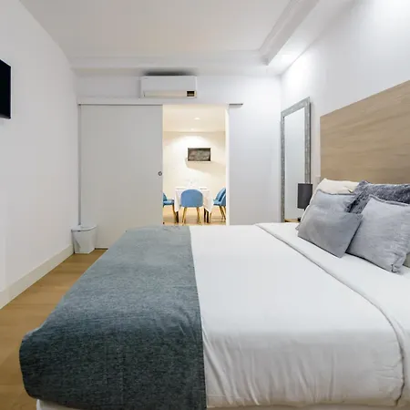 Gran Via New 2br 1bth Elevator Madrid