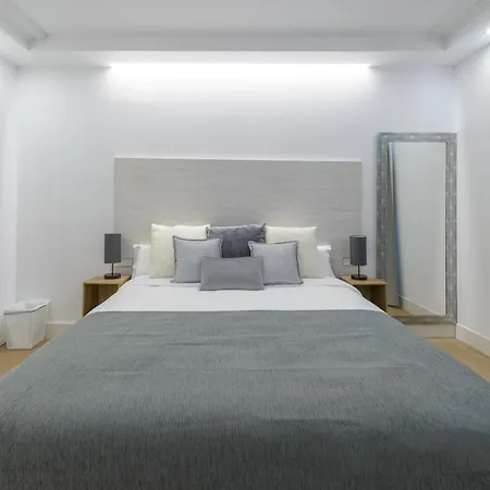 Gran Via New 2br 1bth Elevator *