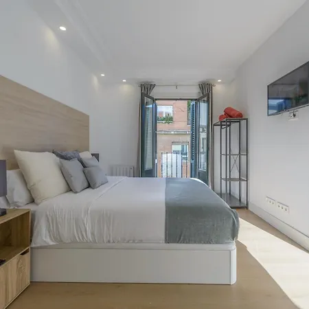 Gran Via New 2br 1bth Elevator Apartment Madrid