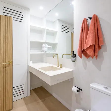 Gran Via New 2br 1bth Elevator *