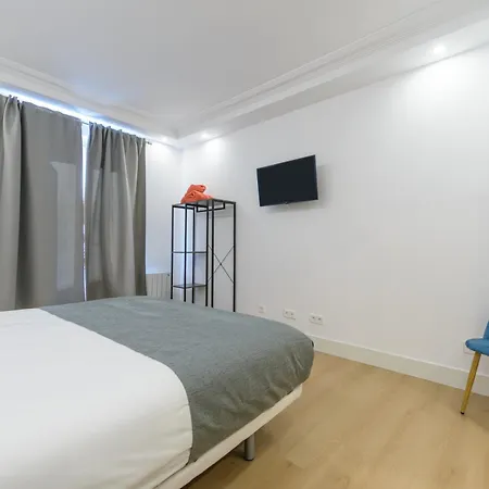 Apartment Gran Via New 2br 1bth Elevator Madrid