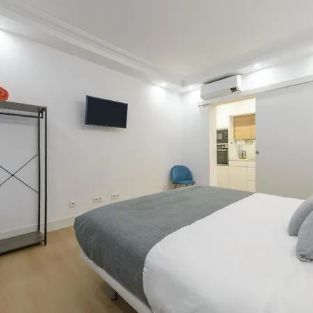 Gran Via New 2br 1bth Elevator * Madrid