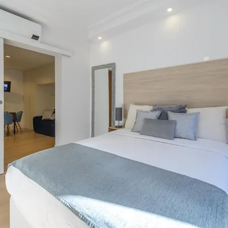 Gran Via New 2br 1bth Elevator