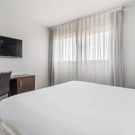 Exe Convention Plaza Hotel 4*