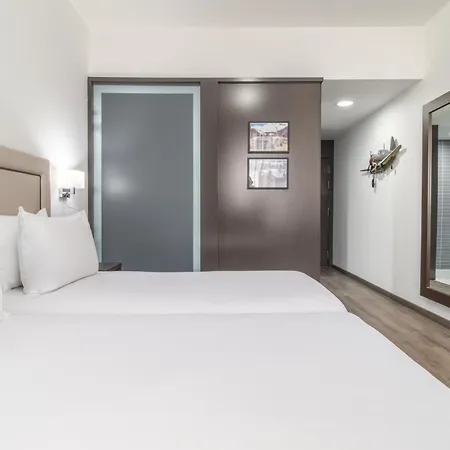 Exe Convention Plaza 4*