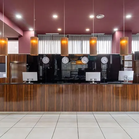 Exe Convention Plaza Hotel 4*