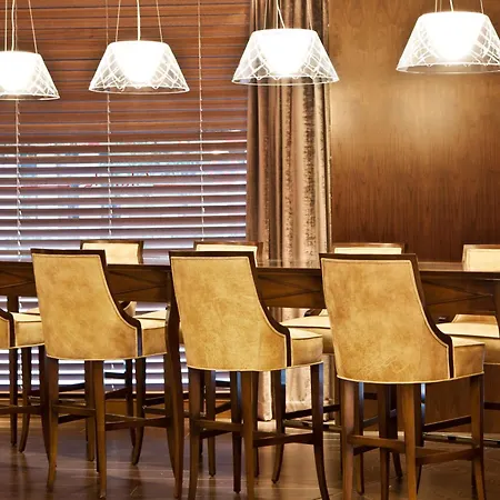 Ξενοδοχείο Claridge 4*