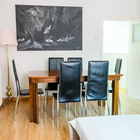 Amplio En Chamberi By Bebalmy Madrid