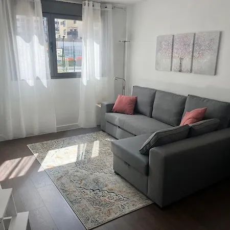 Valdebebas Con Garaje Gimnasio Y Piscina Madrid