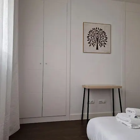 Valdebebas Con Garaje Gimnasio Y Piscina Madrid