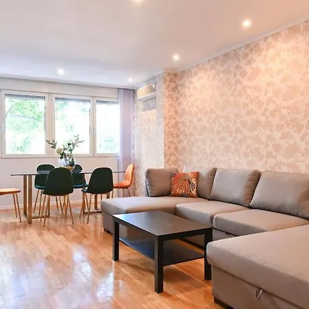 Apartment For Temporal Espacioso De Tres En Ore51