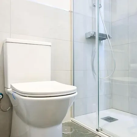 Apartment For Temporal Espacioso De Tres En Ore51 Madrid