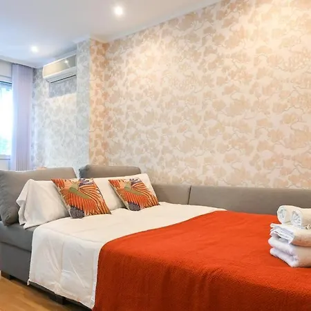 Apartment For Temporal Espacioso De Tres En Ore51 Madrid