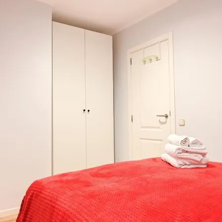 Apartment For Temporal Espacioso De Tres En Ore51 Madrid