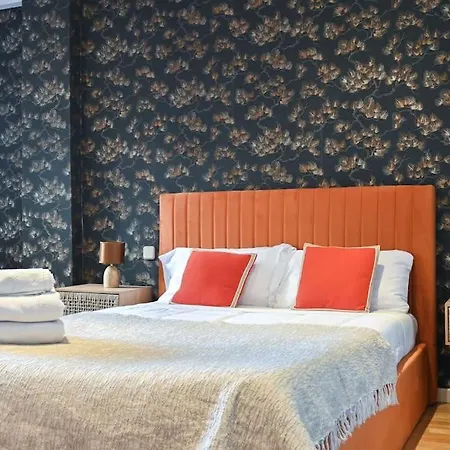 Apartment For Temporal Espacioso De Tres En Ore51 Madrid