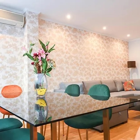Apartment For Temporal Espacioso De Tres En Ore51 Madrid