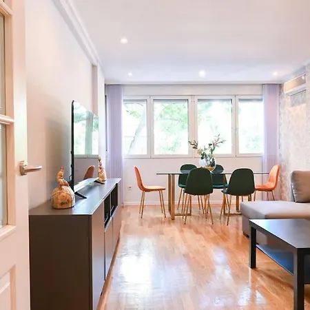 Apartment For Temporal Espacioso De Tres En Ore51 Madrid