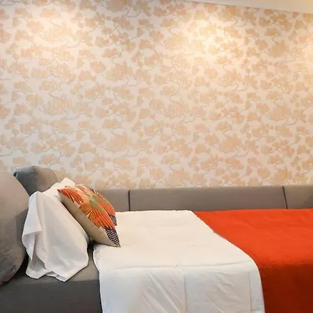 Apartment For Temporal Espacioso De Tres En Ore51 Madrid