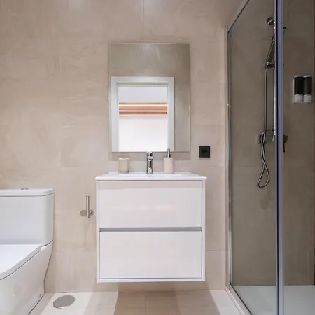 Chueca Hortaleza 12pax 5 Bedrooms 5 Baths