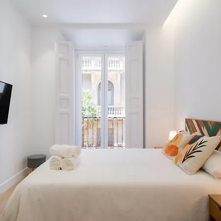 Chueca Hortaleza 12pax 5 Bedrooms 5 Baths